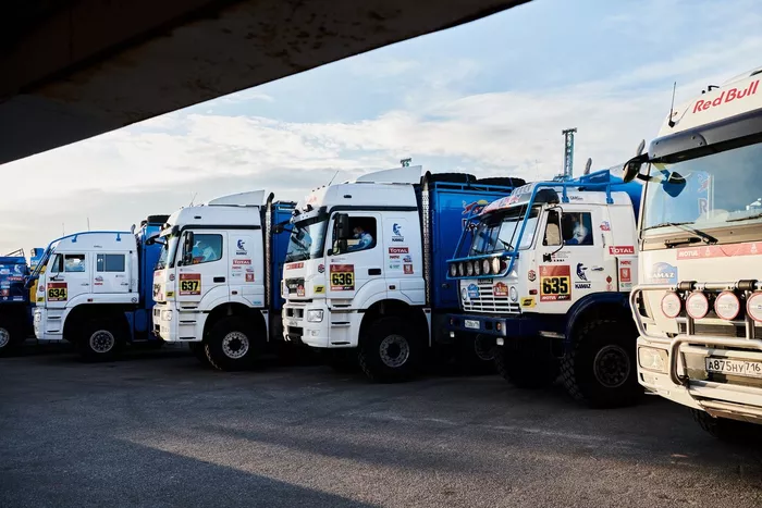 Embarque del Dakar 2021 en Marsella
