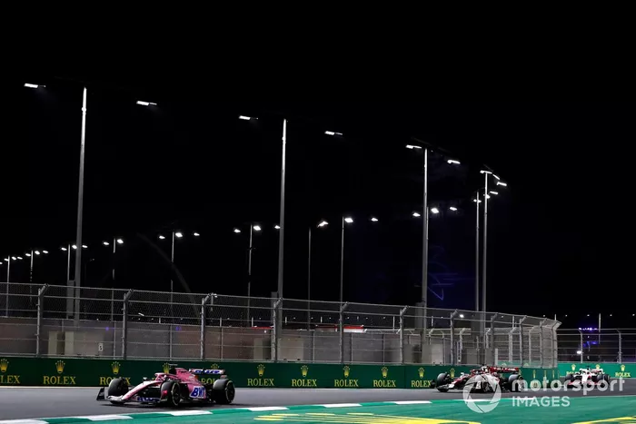 Fernando Alonso, Alpine A522, Valtteri Bottas, Alfa Romeo C42