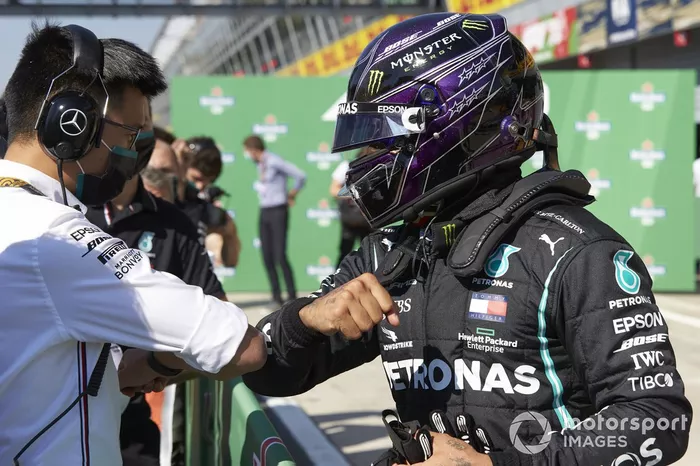 Lewis Hamilton, Mercedes-AMG F1, festeggia la pole al Parc Ferme
