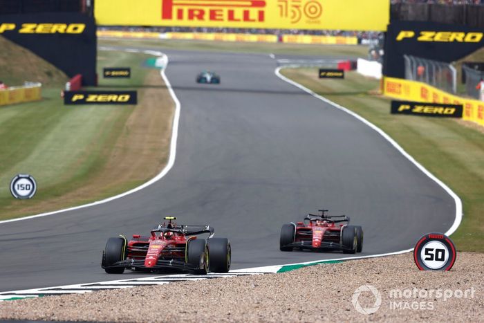 Carlos Sainz, Ferrari F1-75, Charles Leclerc