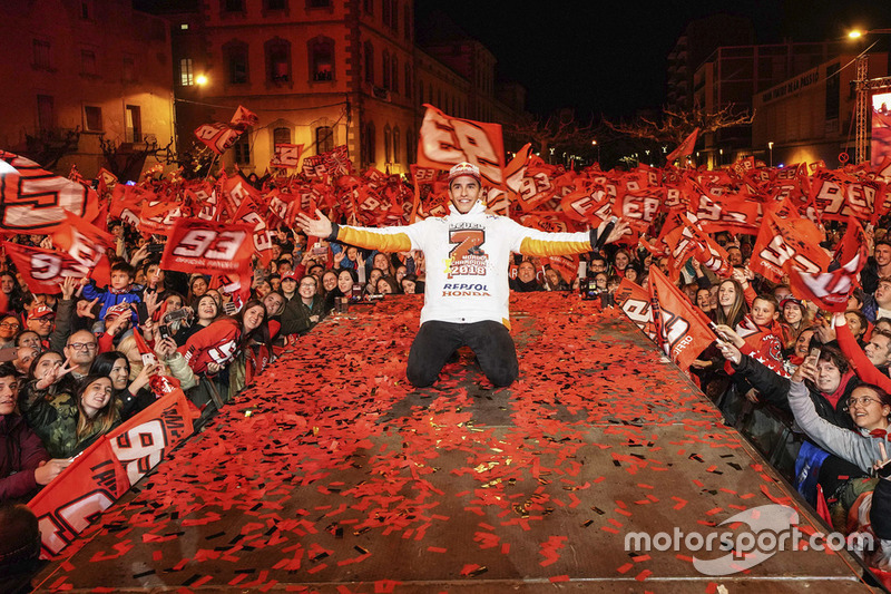 Марк Маркес, Repsol Honda Team, святкує у Сервері, Іспанія, перемогу у чемпіонаті світу 2018 року