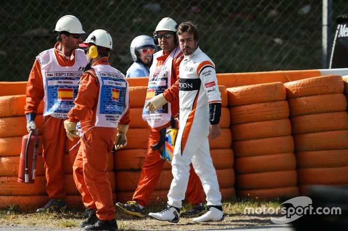Fernando Alonso, McLaren se queda parado en la FP1
