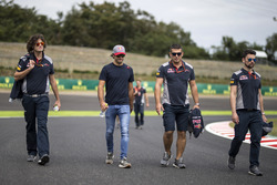 Carlos Sainz Jr., Scuderia Toro Rosso walks the track