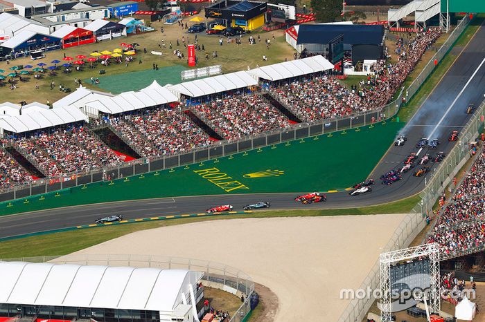 Lewis Hamilton, Mercedes AMG F1 W08, lidera a Sebastian Vettel, Ferrari SF70H, Valtteri Bottas, Mercedes AMG F1 W08, Kimi Raikkonen, Ferrari SF70H, Max Verstappen, Red Bull Racing RB13