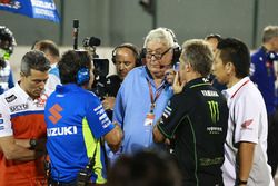 Trimby y jefes de equipo en la parrilla