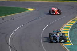 Льюіс Хемілтон, Mercedes AMG F1 W08, Себастьян Феттель, Ferrari SF70H