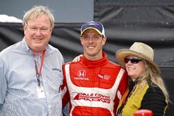 Dale en Gail Coyne met winnaar Sébastien Bourdais, Dale Coyne Racing Honda