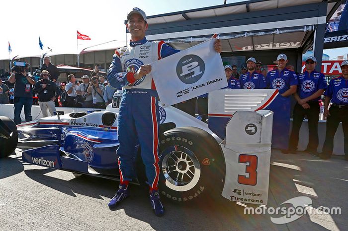 Ganador de la pole Helio Castroneves, Team Penske Chevrolet