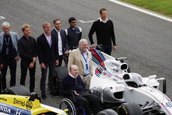 Сер Френк Вілльямс, Патрік Хед, Williams FW40 та FW11 Honda. Позаду Деймон Хілл, Ніко Росберг, Девід