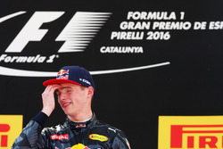 1. Max Verstappen, Red Bull Racing, feiert auf dem Podium