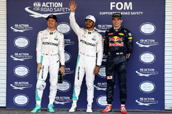 Top-drie uit de kwalificatie: Nico Rosberg, Mercedes AMG F1, twede; Lewis Hamilton, Mercedes AMG F1,