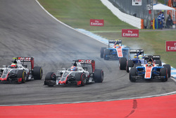 Esteban Gutiérrez, Haas F1 Team VF-16; Romain Grosjean, Haas F1 Team VF-16; y Pascal Wehrlein, Manor