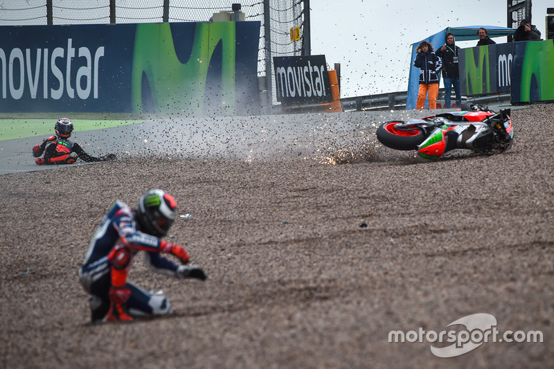 Stefan Bradl, Aprilia Racing Team Gresini crash and Jorge Lorenzo, Yamaha Factory Racing