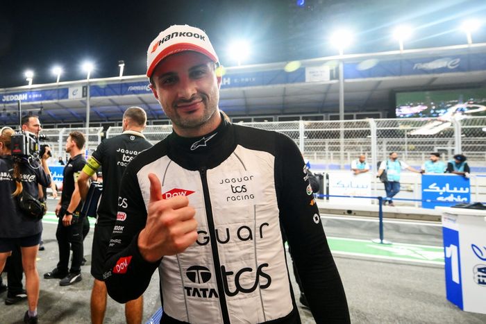 Third placed Mitch Evans, Jaguar TCS Racing, gestures a thumbs up in parc ferme