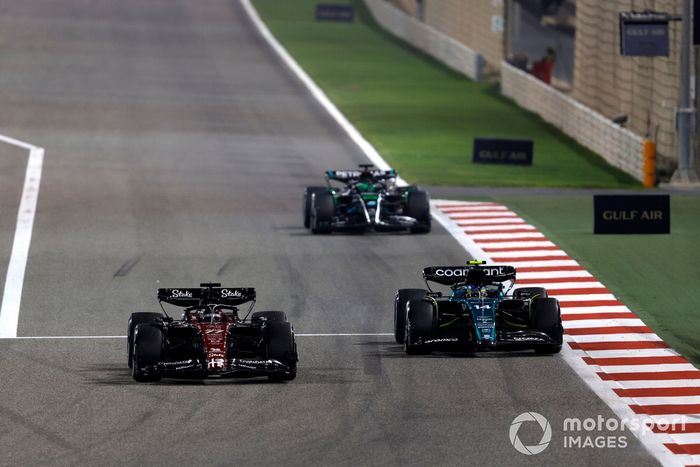 Valtteri Bottas, Alfa Romeo C43, Fernando Alonso, Aston Martin AMR23, George Russell, Mercedes F1 W14