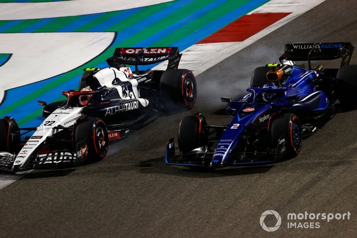 Yuki Tsunoda, AlphaTauri AT04, lucha con Logan Sargeant, Williams FW45