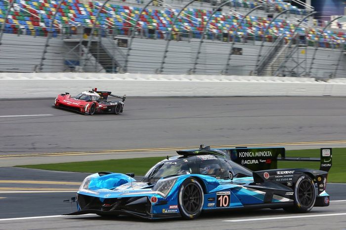 #10 Konica Minolta Acura ARX-06 Acura ARX-06: Ricky Taylor, Filipe Albuquerque, Louis Deletraz, Brendon Hartley, #31 Whelen Engineering Racing Cadillac V-LMDh Cadillac V- LMDh: Pipo Derani, Alexander Sims, Jack Aitken
