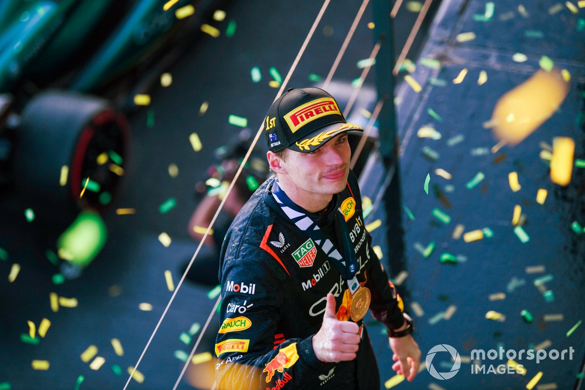 Podio: ganador de la carrera Max Verstappen, Red Bull Racing