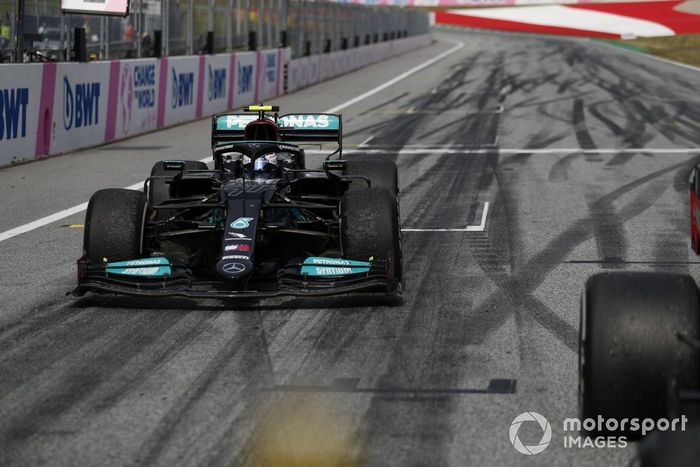 Segundo lugar  Valtteri Bottas, Mercedes, en Parc Ferme