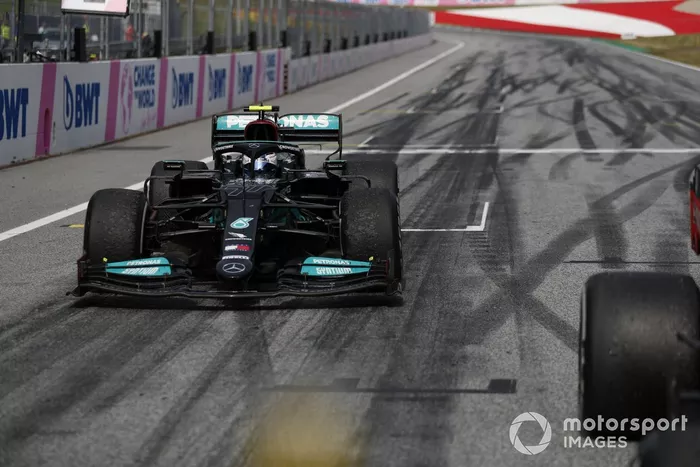Segundo lugar  Valtteri Bottas, Mercedes, en Parc Ferme