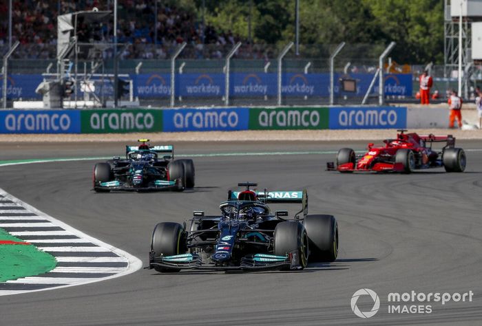 Lewis Hamilton, Mercedes W12, Valtteri Bottas, Mercedes W12, Charles Leclerc, Ferrari SF21