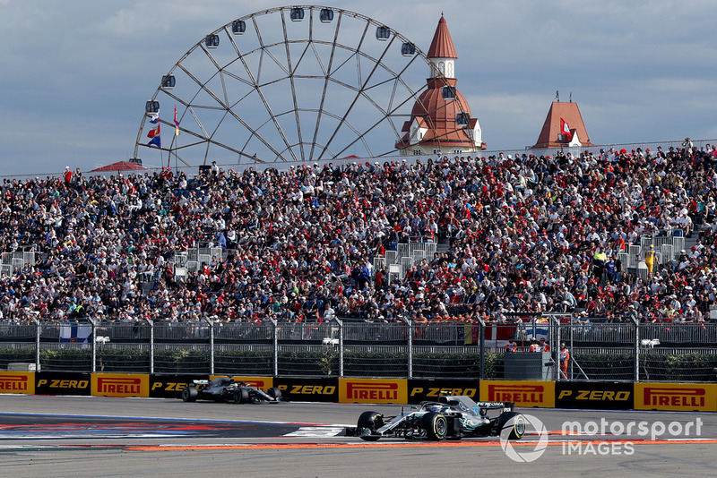 Valtteri Bottas, Mercedes AMG F1 W09 y Lewis Hamilton, Mercedes AMG F1 W09