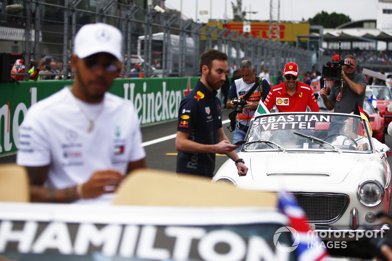 Sebastian Vettel, Ferrari, et Lewis Hamilton, Mercedes AMG F1,