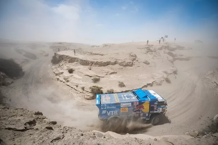 #500 Team Kamaz Master: Eduard Nikolaev, Evgeny Yakovlev, Vladimir Rybakov