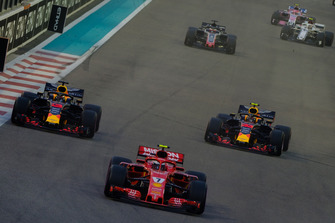 Daniel Ricciardo, Red Bull Racing RB14, Kimi Raikkonen, Ferrari SF71H, Max Verstappen, Red Bull Racing RB14