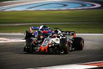Romain Grosjean, Haas F1 Team VF-18, leads Brendon Hartley, Toro Rosso STR13