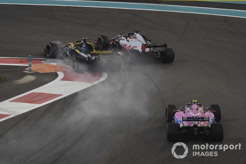 Nico Hulkenberg, Renault Sport F1 Team R.S. 18 et Romain Grosjean, Haas F1 Team VF-18 en lutte au premier tour