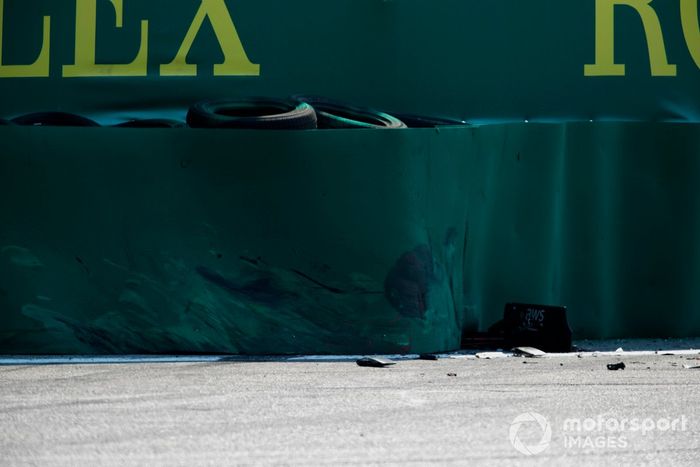 Daños en las protecciones tras el accidente de Carlos Sainz, Ferrari, en Monza