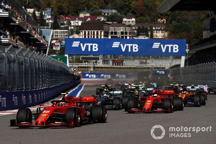 Charles Leclerc, Ferrari SF90, Sebastian Vettel, Ferrari SF90, Lewis Hamilton, Mercedes AMG F1 W10, Carlos Sainz Jr., McLaren MCL34, Valtteri Bottas, Mercedes AMG W10
