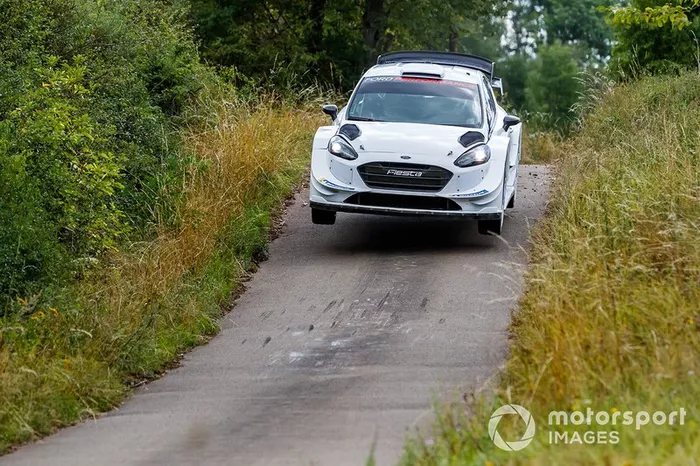 Valtteri Bottas prova la Ford Fiesta WRC del team M-Sport
