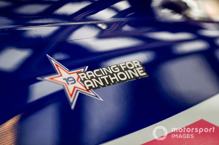 Adesivo em homenagem ao francês na Racing Point.