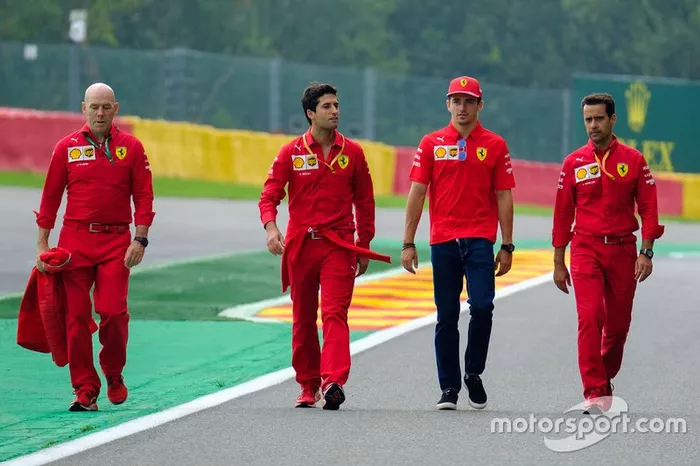 Charles Leclerc, Ferrari camina por la pista