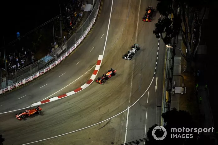 Sebastian Vettel, Ferrari SF90, Max Verstappen, Red Bull Racing RB15, y Valtteri Bottas, Mercedes AMG W10