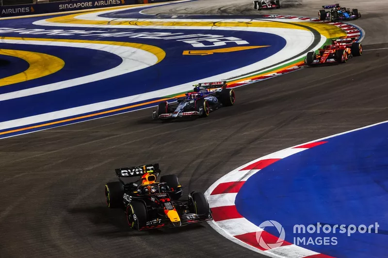 Sergio Perez, Red Bull Racing RB20, Yuki Tsunoda, RB F1 Team VCARB 01, Carlos Sainz, Ferrari SF-24