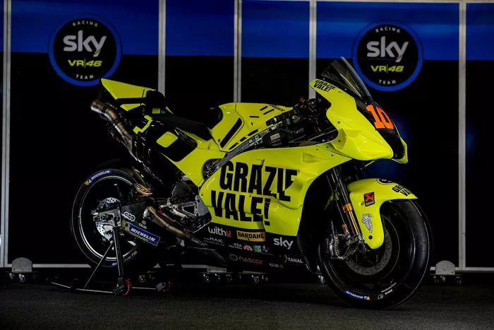 Decoración especial de la moto del Sky Racing Team VR46 en homenaje a Valentino Rossi