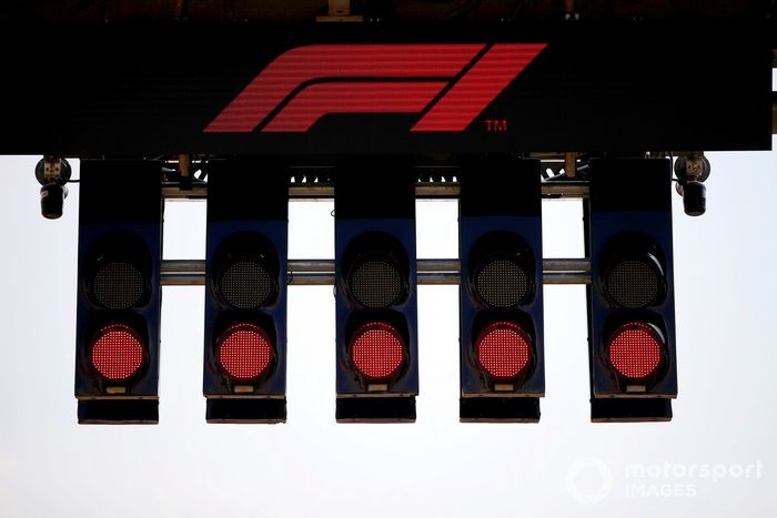 El semáforo con las luces de inicio de las carreras de F1