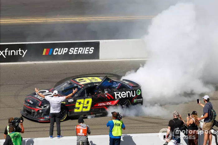 Daniel Suárez, TrackHouse Racing, Onx Homes / Renu Chevrolet Camaro celebra su primera victoria