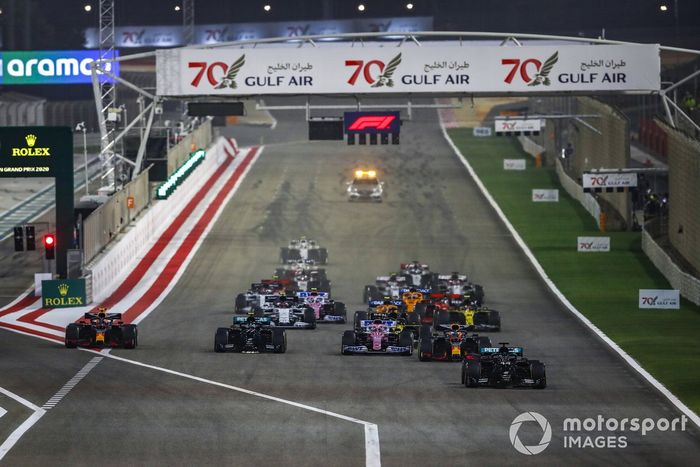 Arrancada Lewis Hamilton, Mercedes F1 W11, Max Verstappen, Red Bull Racing RB16, Sergio Pérez, Racing Point RP20, Valtteri Bottas, Mercedes F1 W11, Alex Albon, Red Bull Racing RB16