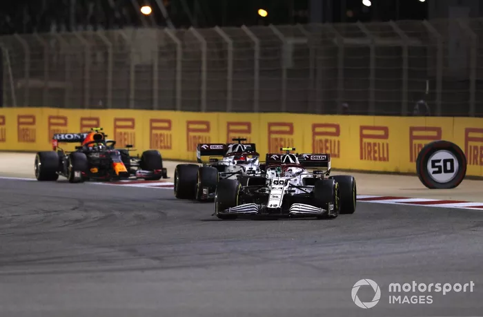 Antonio Giovinazzi, Alfa Romeo Racing C41, Kimi Raikkonen, Alfa Romeo Racing C41, Sergio Pérez, Red Bull Racing RB16B