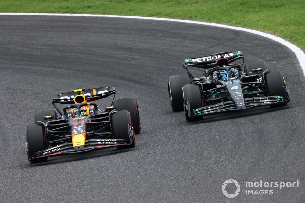 Sergio Pérez, Red Bull Racing RB19, George Russell, Mercedes F1 W14