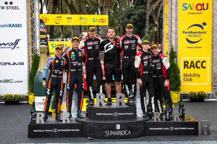 Podio: ganadores Sebastien Ogier, Benjamin Veillas, Toyota Gazoo Racing WRT Toyota GR Yaris Rally1, segundo lugar Thierry Neuville, Martijn Wydaeghe, Hyundai World Rally Team Hyundai i20 N Rally1, tercer lugar Kalle Rovanpera, Jonne Halttunen, Toyota Gazoo Racing WRT Toyota GR Yaris Rally1.