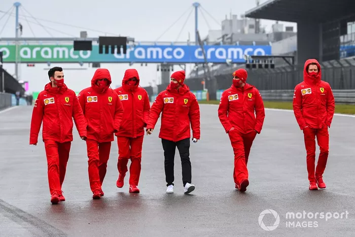 Sebastian Vettel recorre la pista de Nürburgring con el equipo Ferrari