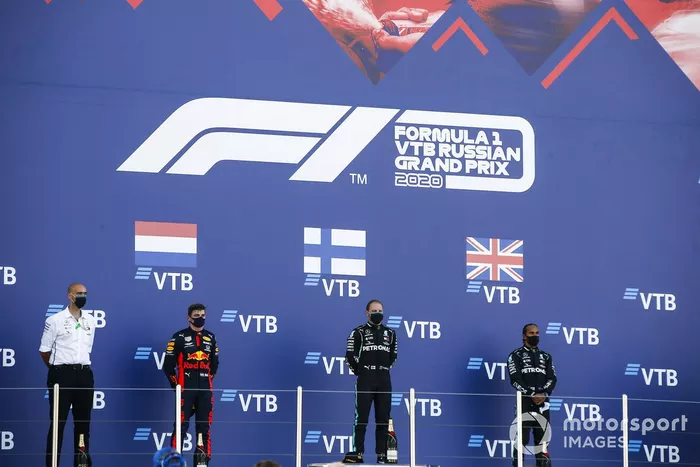 Podio: ganador de la carrera Valtteri Bottas, Mercedes-AMG F1, segundo lugar Max Verstappen, Red Bull Racing, tercer lugar Lewis Hamilton, Mercedes-AMG F1