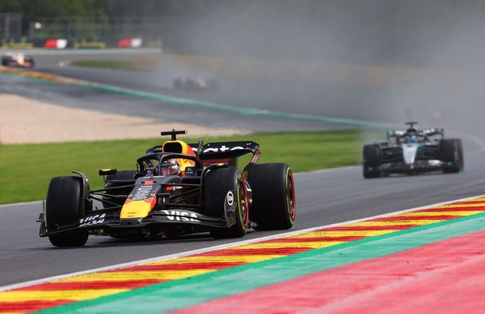 Max Verstappen, Red Bull Racing, George Russell, Mercedes