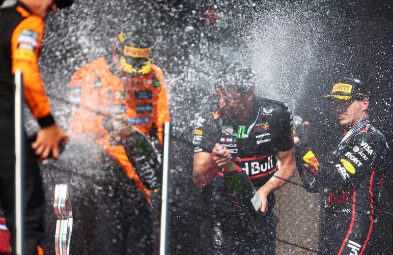 Lando Norris, McLaren, Oscar Piastri, McLaren, Max Verstappen, Red Bull Racing