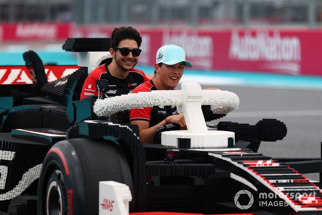 Esteban Ocon, Haas F1 Team, Oliver Bearman, Haas F1 Team